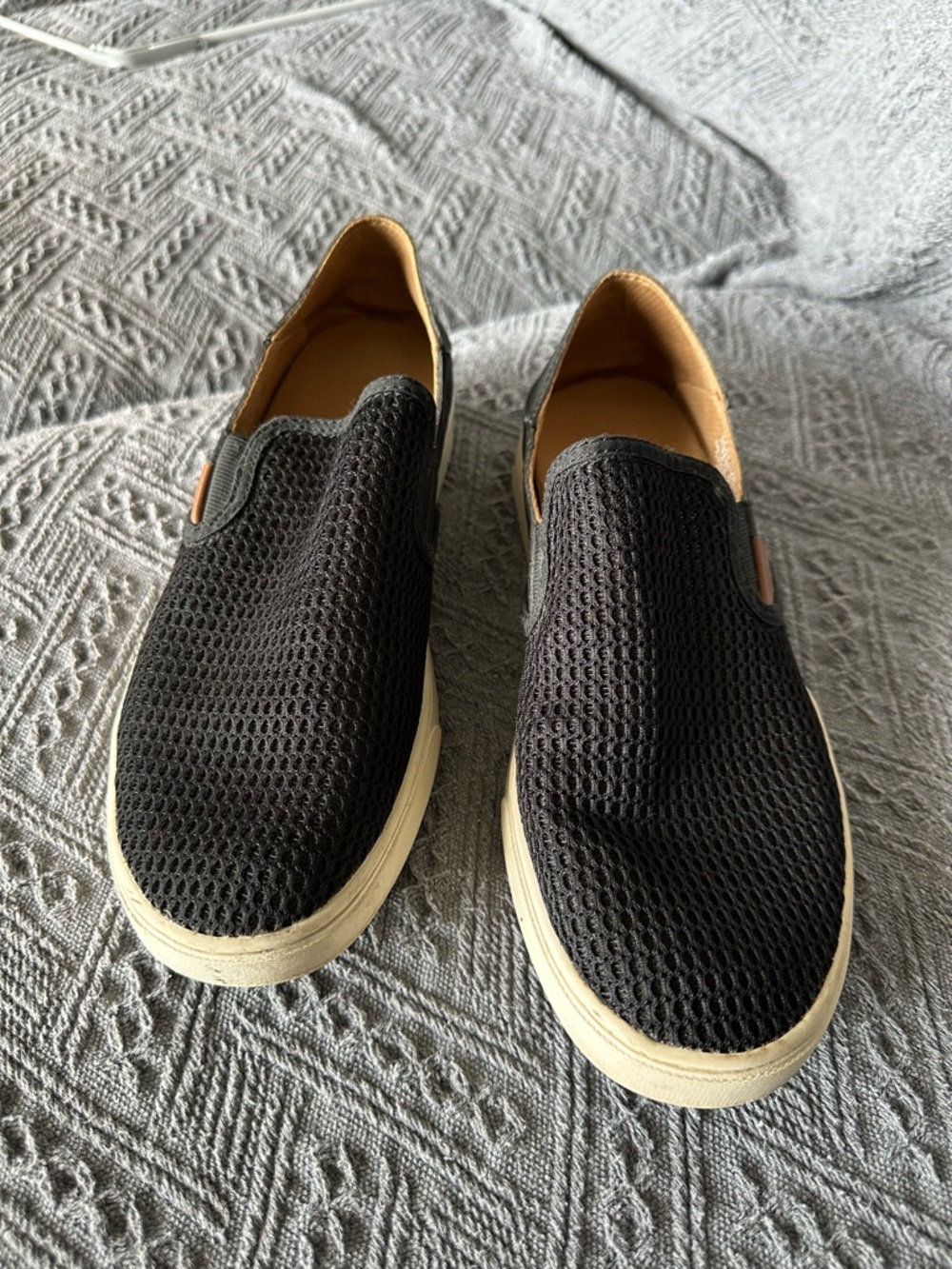 OluKai Women's Black Mesh Slip-On Flats with Cream Sole size 10 wide